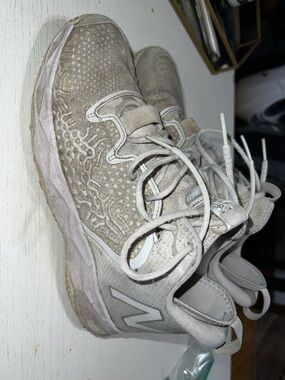New Balance Freeze V3 D White Turf Shoes